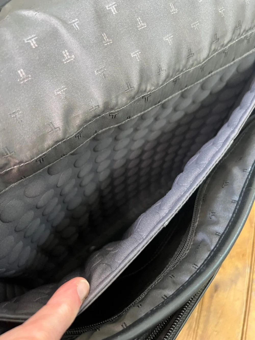 Tumi Black Leather Flap Briefcase laptop case with Top Handle